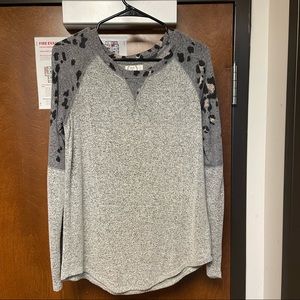 Like New Maurice’s Grey and Pink Cheetah Long Sleeve